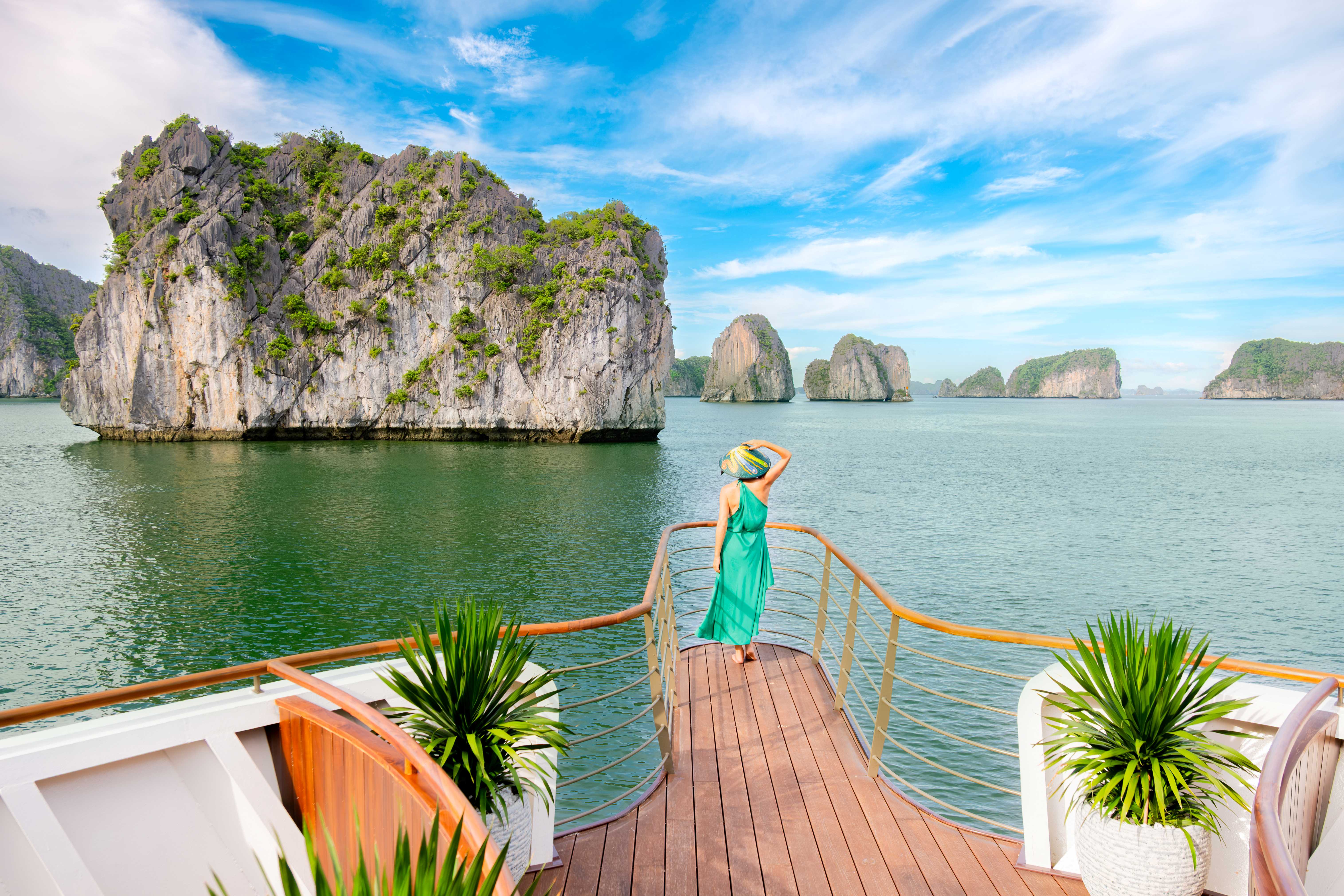 Kayak, enjoy wellness treatments & pool time on Ha Long Bay - incl. lunch - incl. dinner